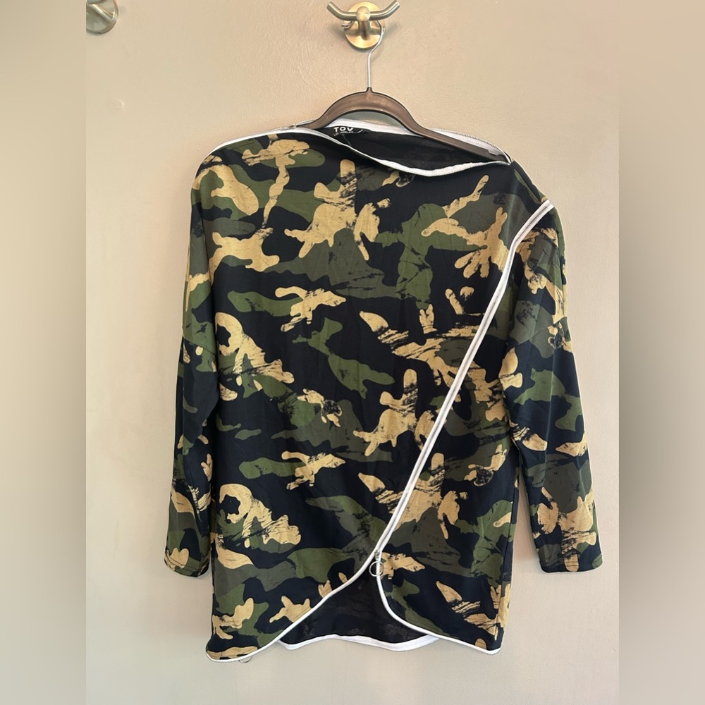 NWOT TOV Los Angeles Womens Camouflage Crazy Zipper Asymmetrical size 38/M